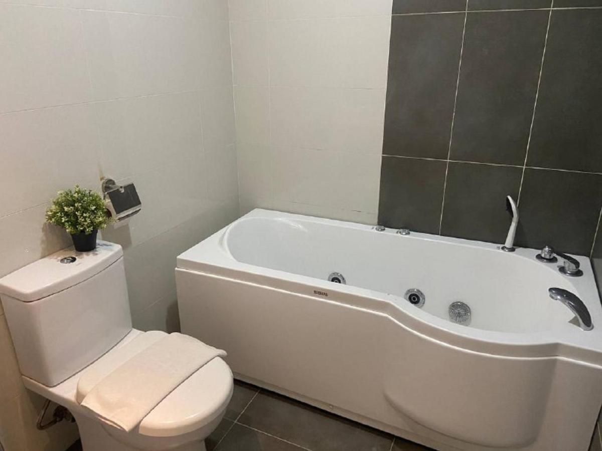 Family Suite Jacuzzi